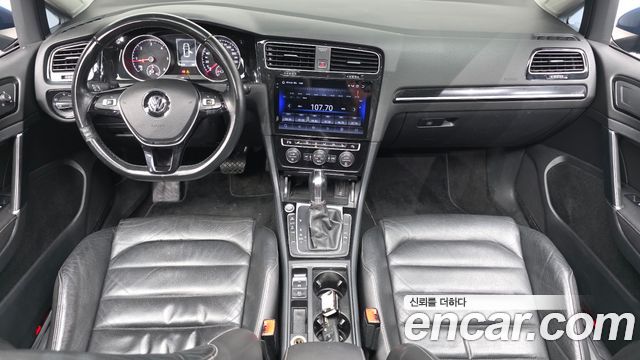 Volkswagen Golf — interior