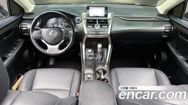 Lexus NX — interior