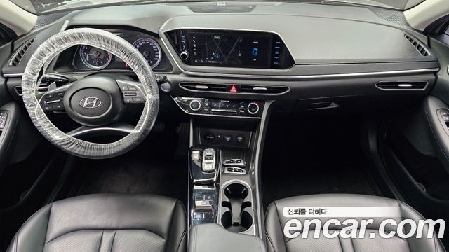 Hyundai Sonata — interior