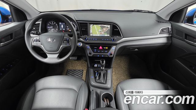 Hyundai Avante — interior