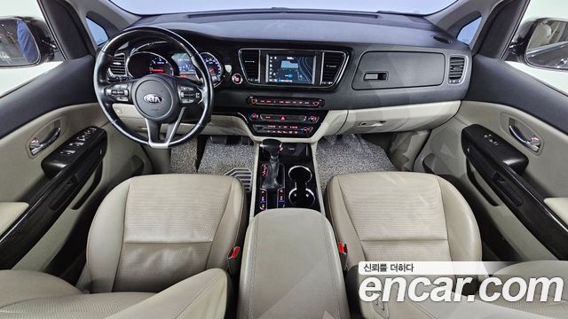 Kia Carnival — interior