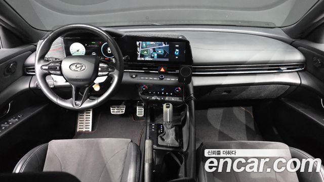 Hyundai Avante — interior