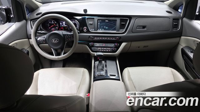 Kia Carnival — interior