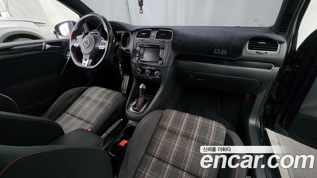 Volkswagen Golf — interior