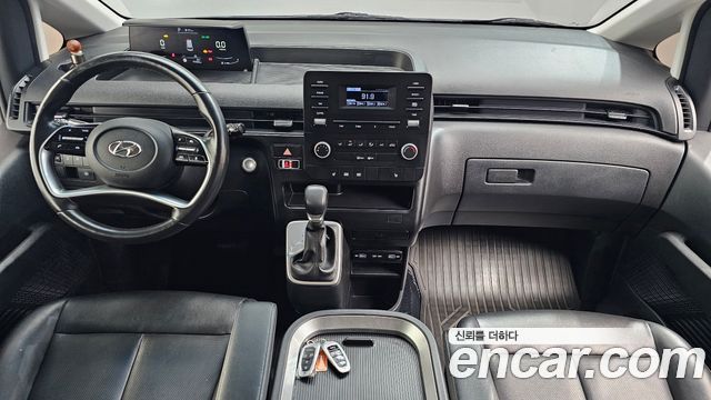 Hyundai Staria — interior