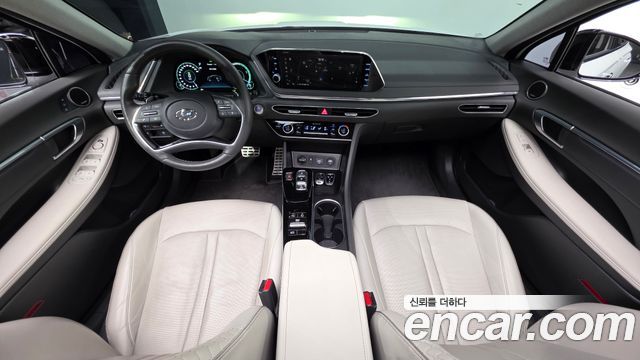 Hyundai Sonata — interior