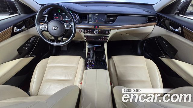 Kia K7 — interior