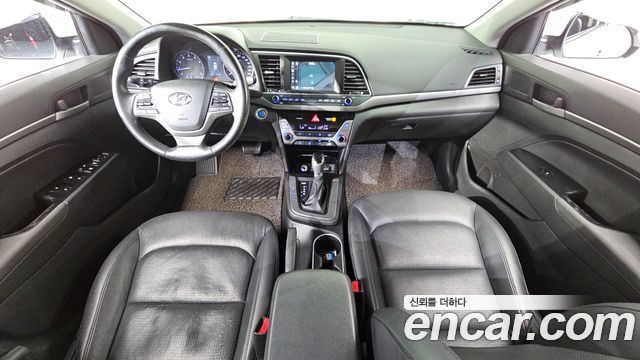 Hyundai Avante — interior