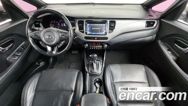 Kia Carens — interior