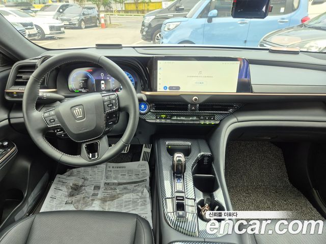 Toyota Crown — interior