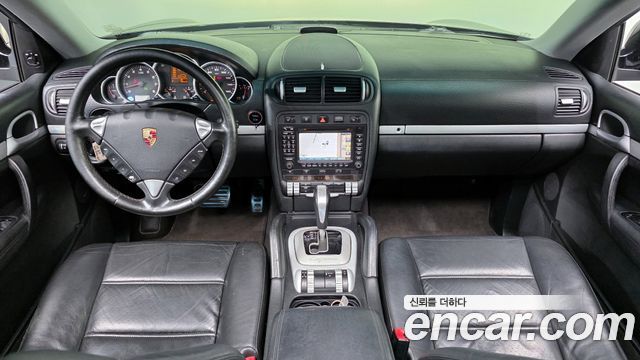Porsche Cayenne — interior