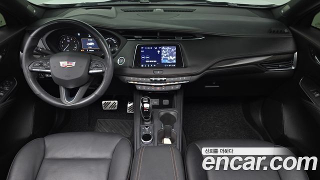 Cadillac XT4 — interior