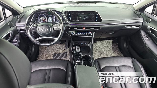 Hyundai Sonata — interior