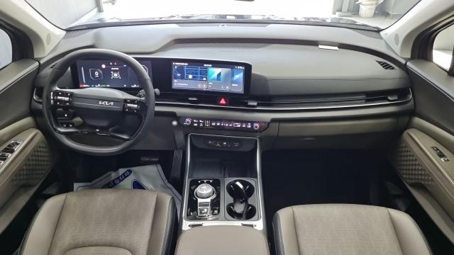 Kia Carnival — interior
