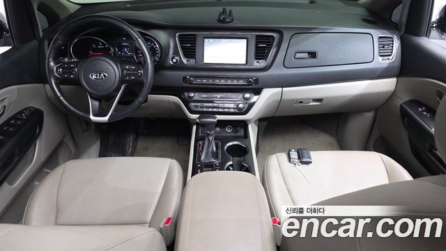 Kia Carnival — interior