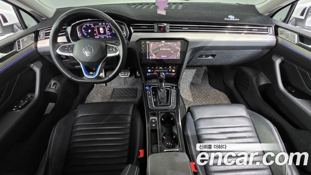 Volkswagen Passat — interior