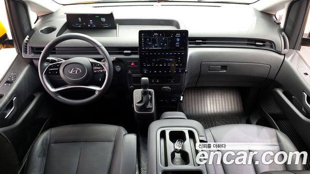 Hyundai Staria — interior