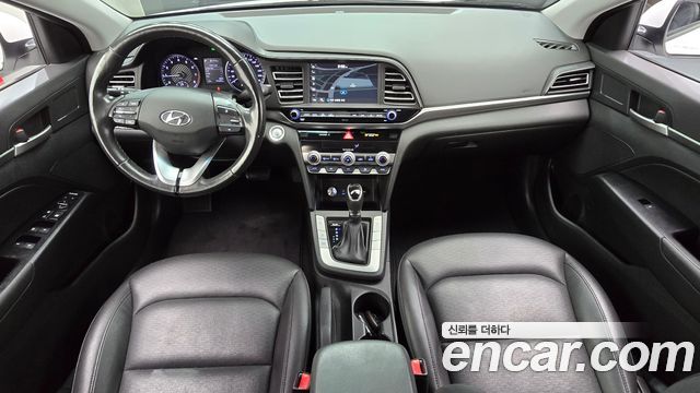 Hyundai Avante — interior