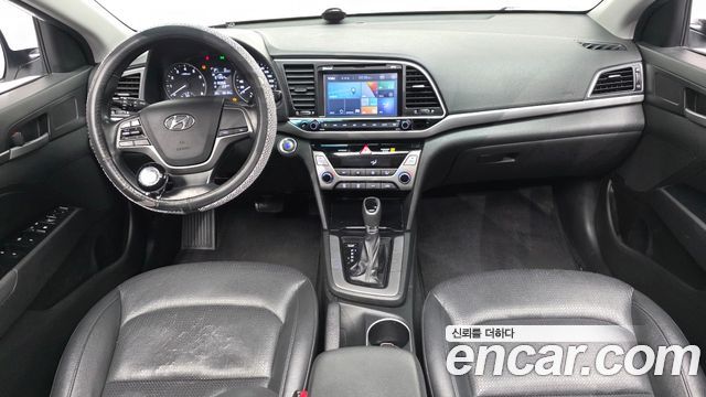 Hyundai Avante — interior