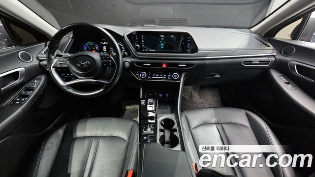 Hyundai Sonata — interior