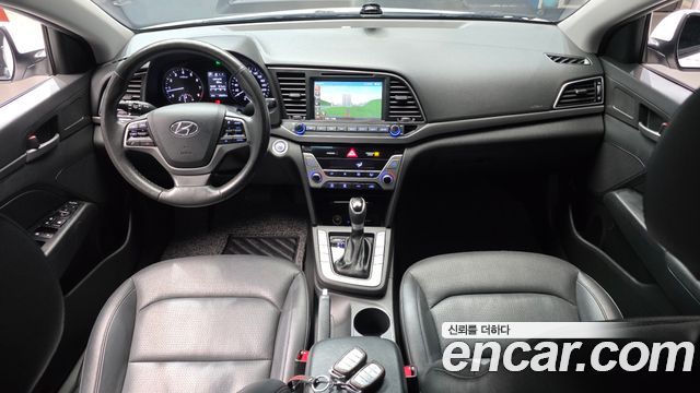 Hyundai Avante — interior