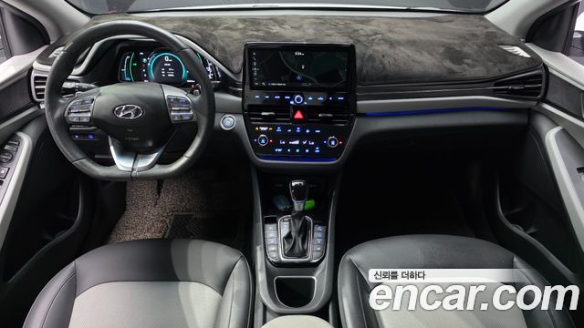 Hyundai Ioniq — interior
