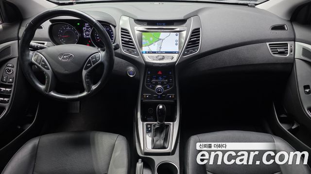 Hyundai Avante — interior