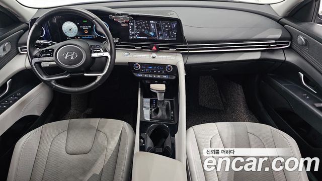 Hyundai Avante — interior