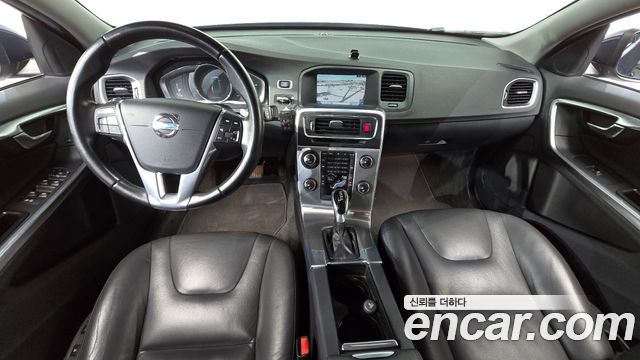 Volvo S60 — interior