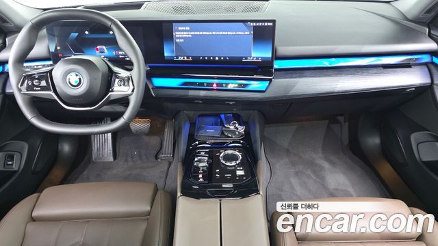 BMW i5 — interior
