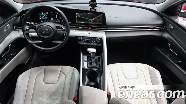 Hyundai Avante — interior