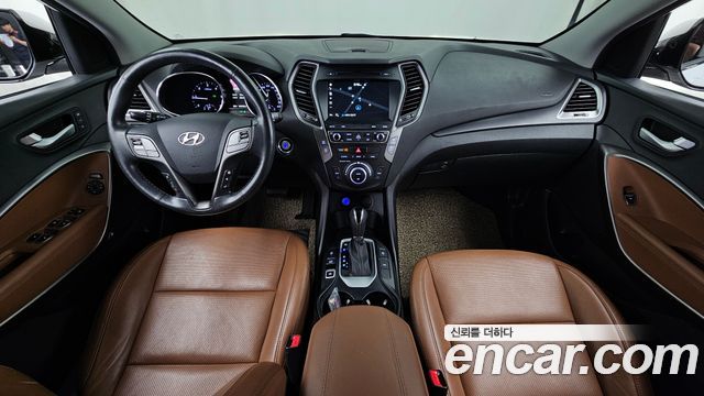 Hyundai Santa Fe — interior