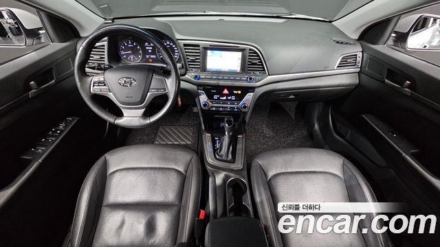 Hyundai Avante — interior