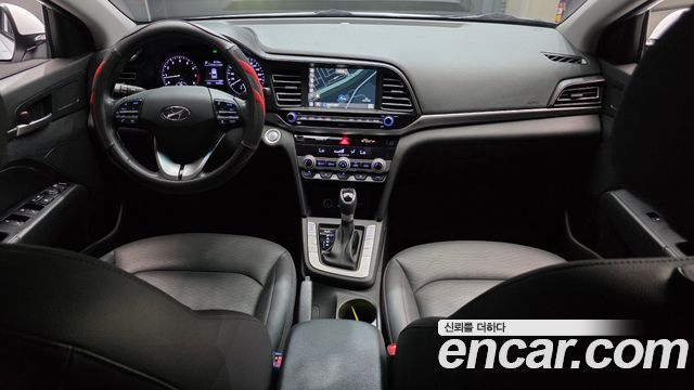 Hyundai Avante — interior