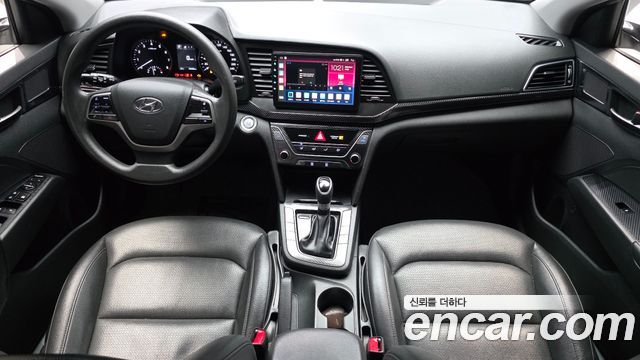 Hyundai Avante — interior
