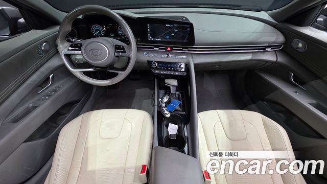Hyundai Avante — interior