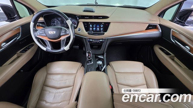 Cadillac XT5 — interior