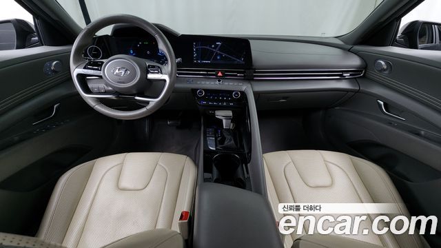 Hyundai Avante — interior