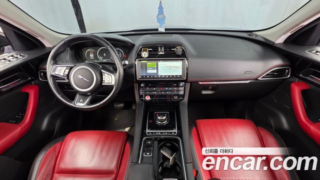 Jaguar F-Pace — interior