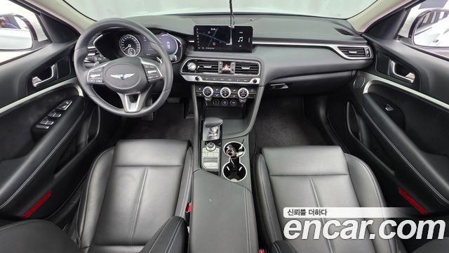 Genesis G70 — interior