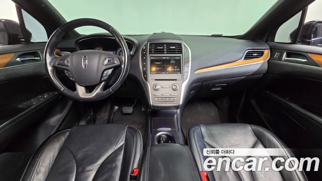 Lincoln MKC — interior