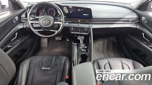 Hyundai Avante — interior