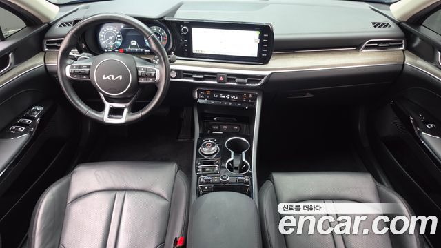 Kia K5 — interior