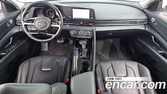 Hyundai Avante — interior