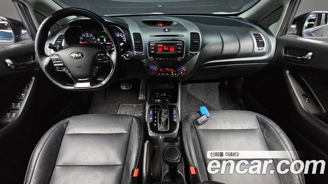Kia K3 — interior