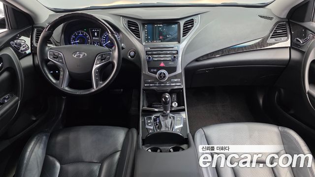 Hyundai Grandeur — interior