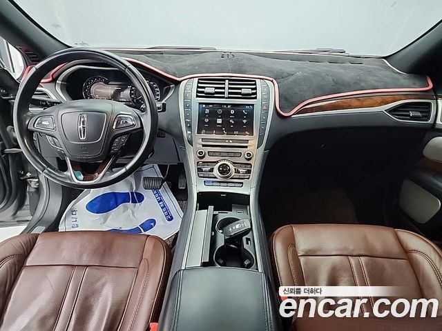 Lincoln MKZ — interior