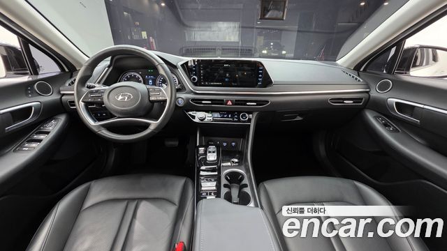 Hyundai Sonata — interior