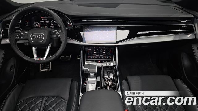 Audi Q8 — interior