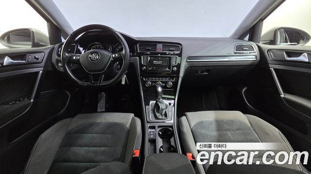 Volkswagen Golf — interior
